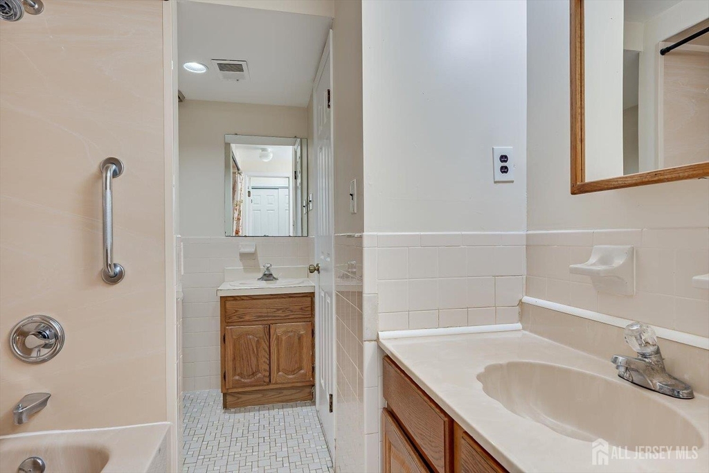 906 Montague Avenue - Photo 14