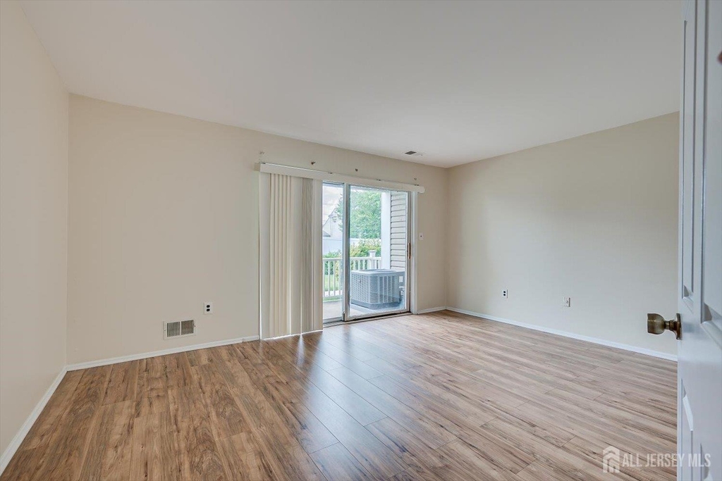 906 Montague Avenue - Photo 11