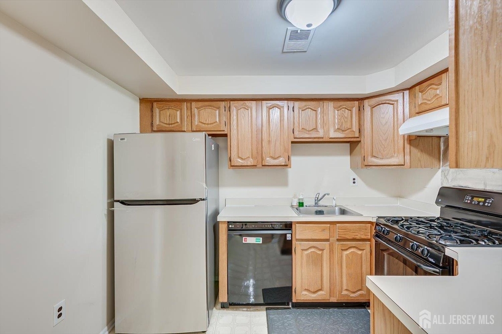 906 Montague Avenue - Photo 8