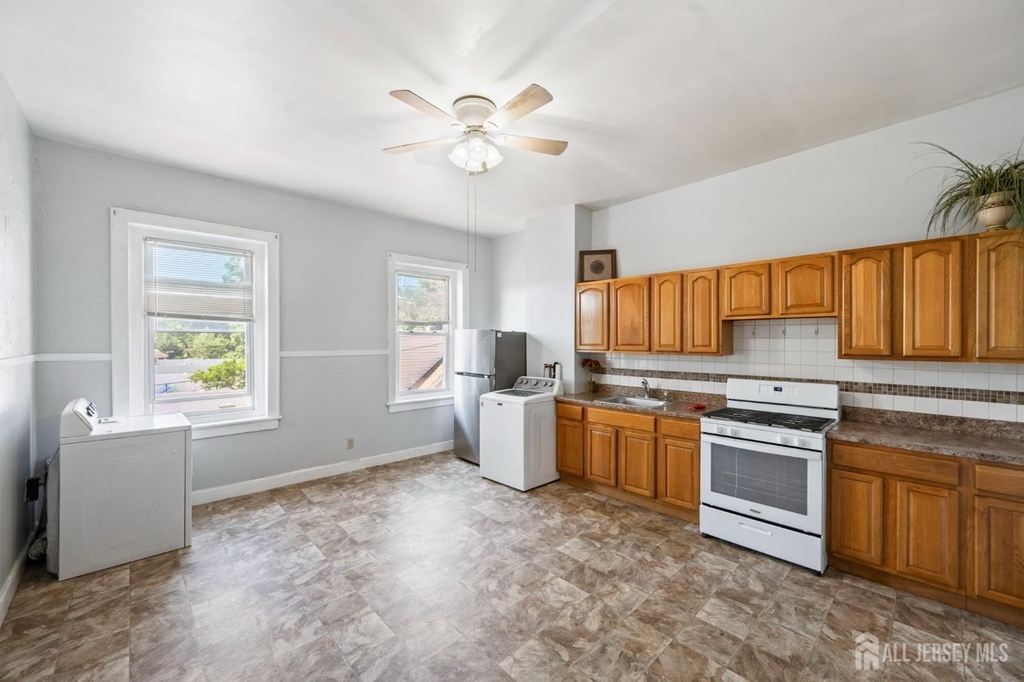 107 Macarthur Avenue - Photo 3