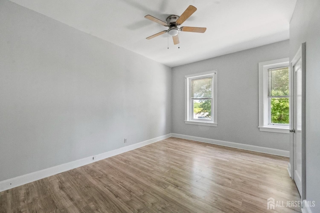 107 Macarthur Avenue - Photo 5