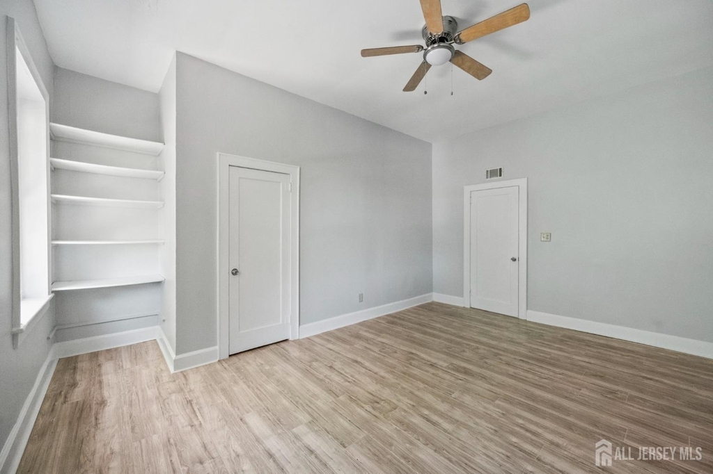 107 Macarthur Avenue - Photo 2
