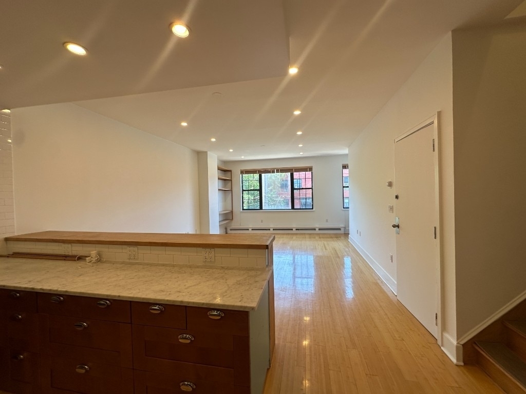 82 Visitation Place - Photo 3