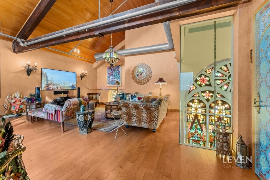 135 W 4th Street - Photo 2