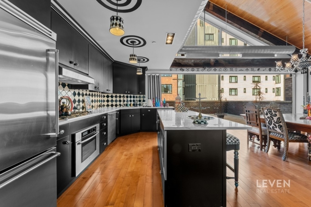135 W 4th Street - Photo 8