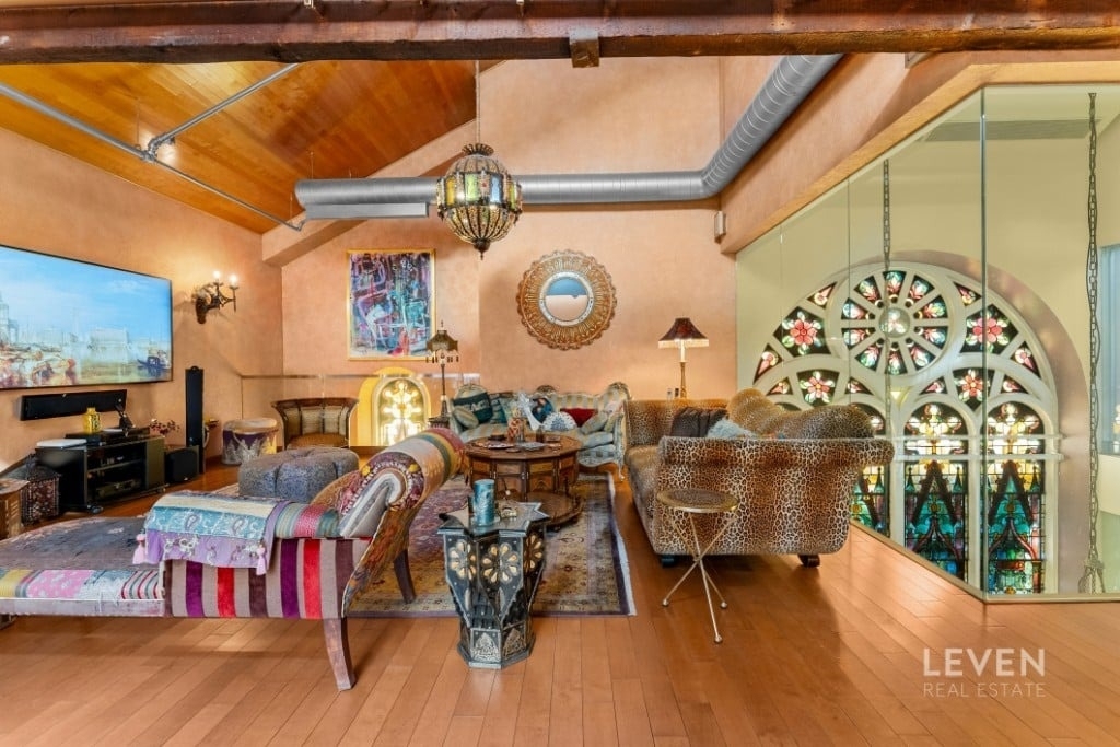 135 W 4th Street - Photo 1