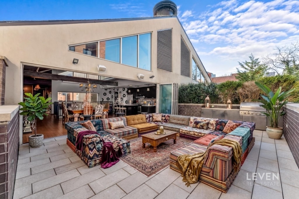 135 W 4th Street - Photo 11