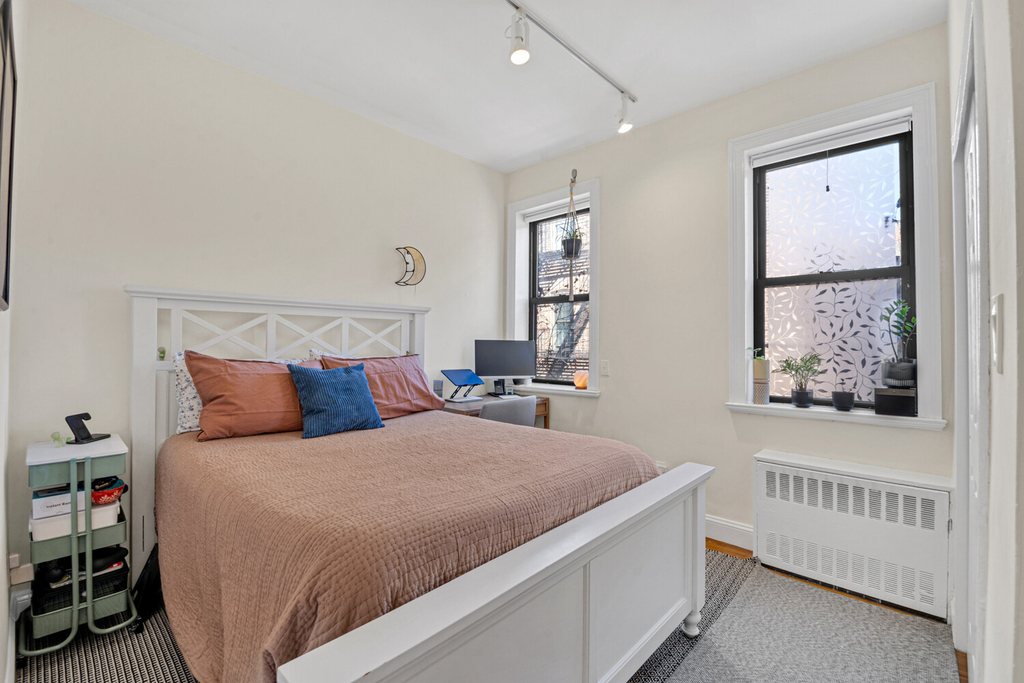 233 E 12th Street - Photo 1