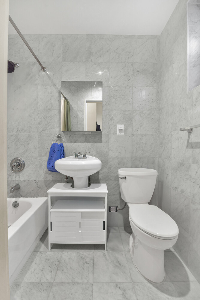 233 E 12th Street - Photo 3