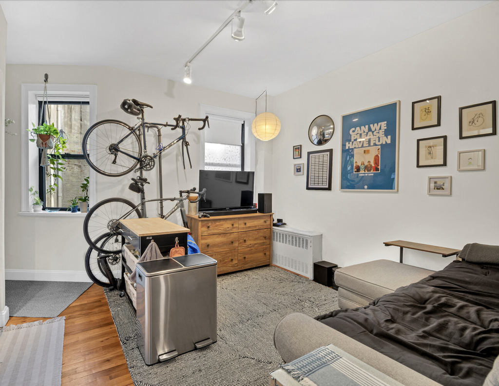 233 E 12th Street - Photo 0
