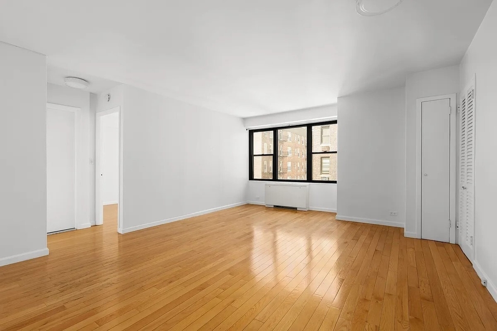 120 E 90th Street - Photo 2