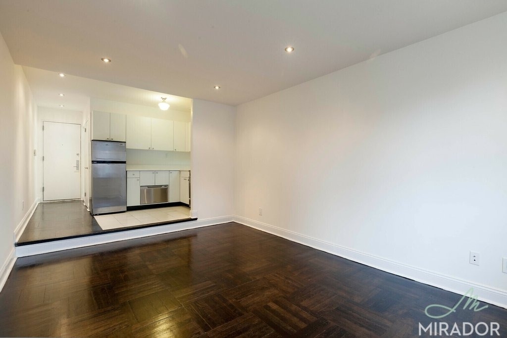 255 W 14th Street - Photo 1