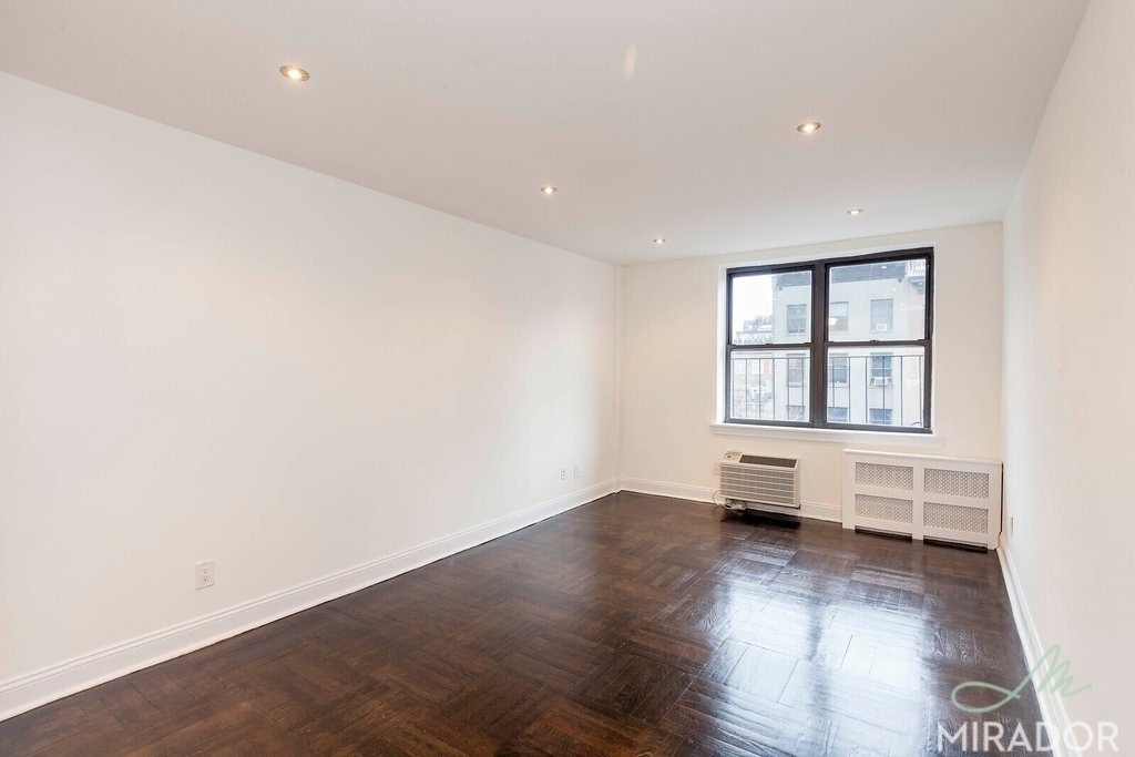 255 W 14th Street - Photo 0