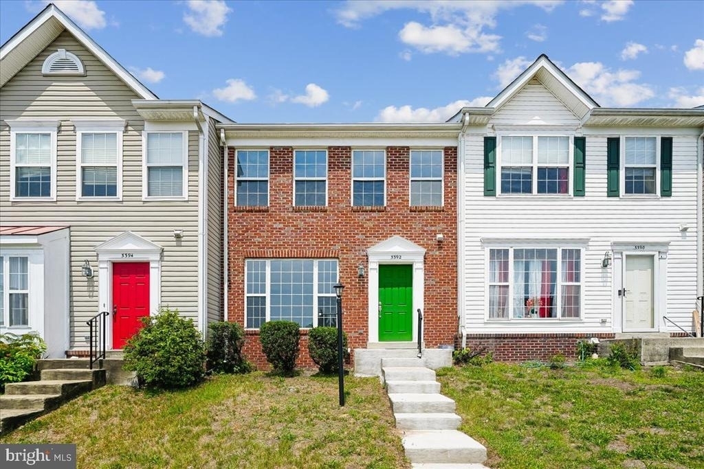 3392 Vineland Place - Photo 0