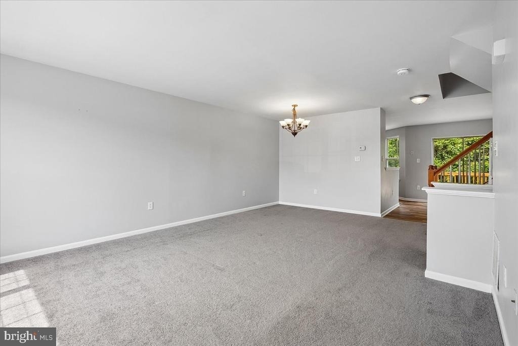 3392 Vineland Place - Photo 2