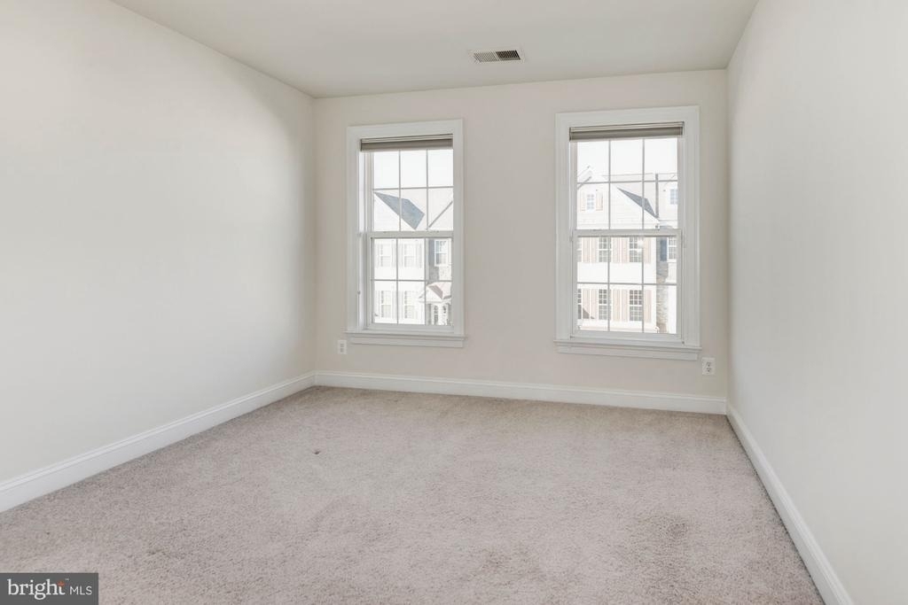 25442 Hopton House Terrace - Photo 18