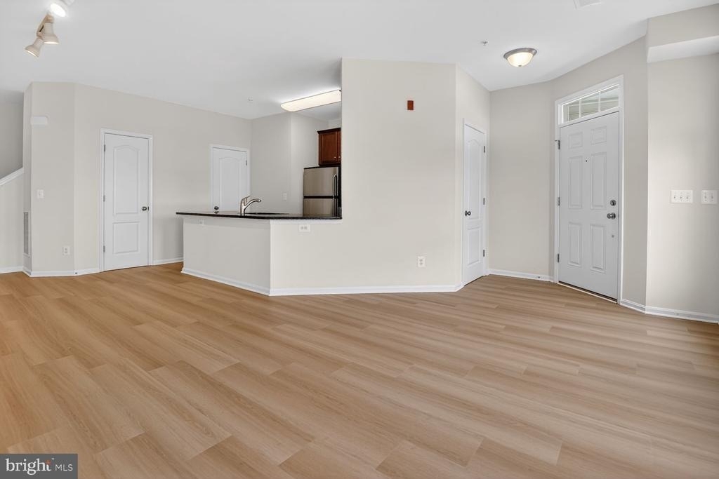 24690 Byrne Meadow Square - Photo 3