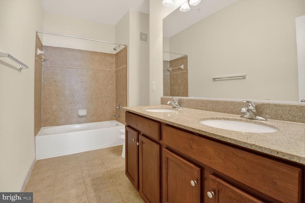 24690 Byrne Meadow Square - Photo 16