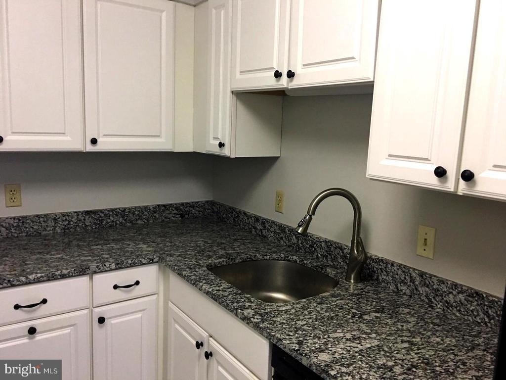 115 N Lee Street - Photo 2