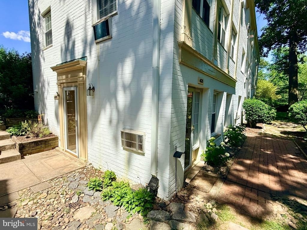 1628 Ripon Place - Photo 0