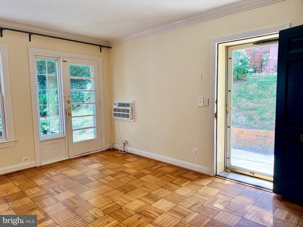 1628 Ripon Place - Photo 4