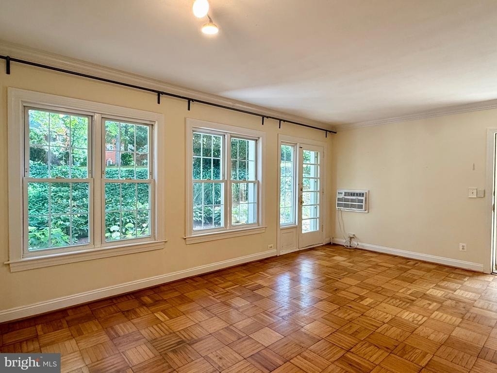 1628 Ripon Place - Photo 3
