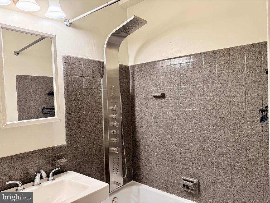 1628 Ripon Place - Photo 8