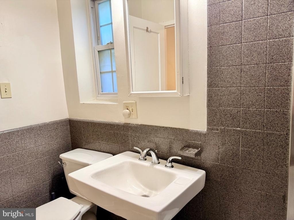 1628 Ripon Place - Photo 9