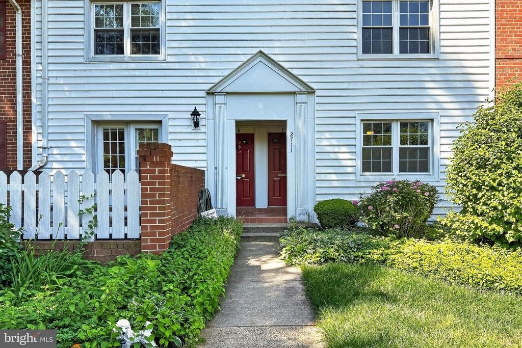 2711 S Walter Reed Drive S - Photo 4