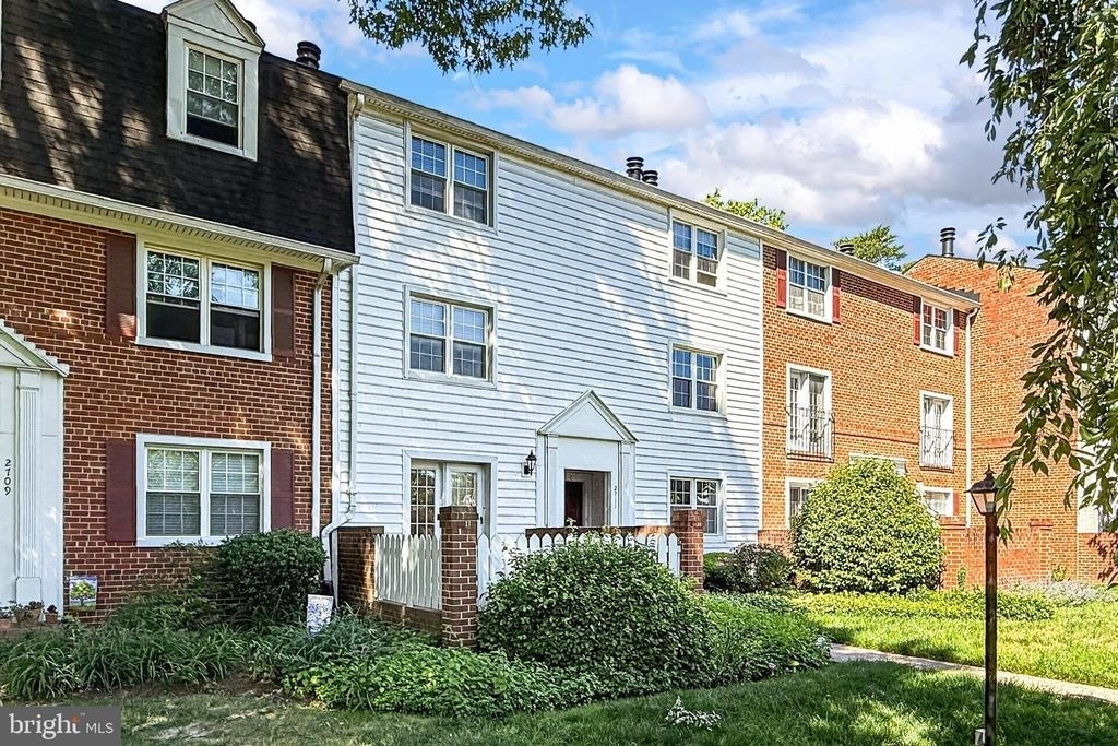 2711 S Walter Reed Drive S - Photo 2