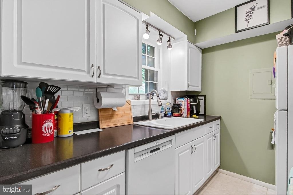 2711 S Walter Reed Drive S - Photo 17