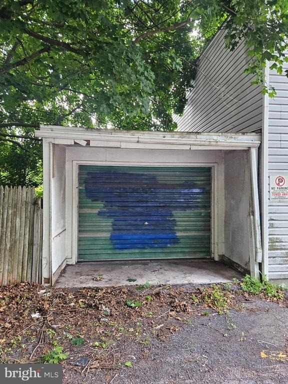 605 E Centre Street - Photo 2