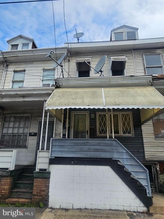 605 E Centre Street - Photo 0