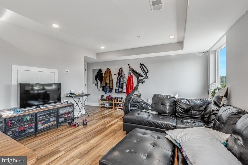 3965 Lancaster Avenue - Photo 2