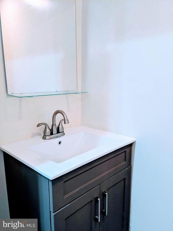 143 Gladstone Street - Photo 3