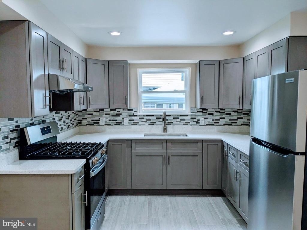 143 Gladstone Street - Photo 1