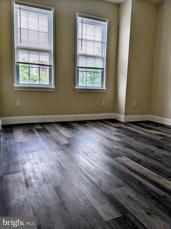 143 Gladstone Street - Photo 6