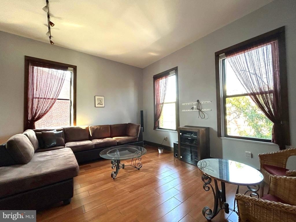 727 S 2nd Street - Photo 2