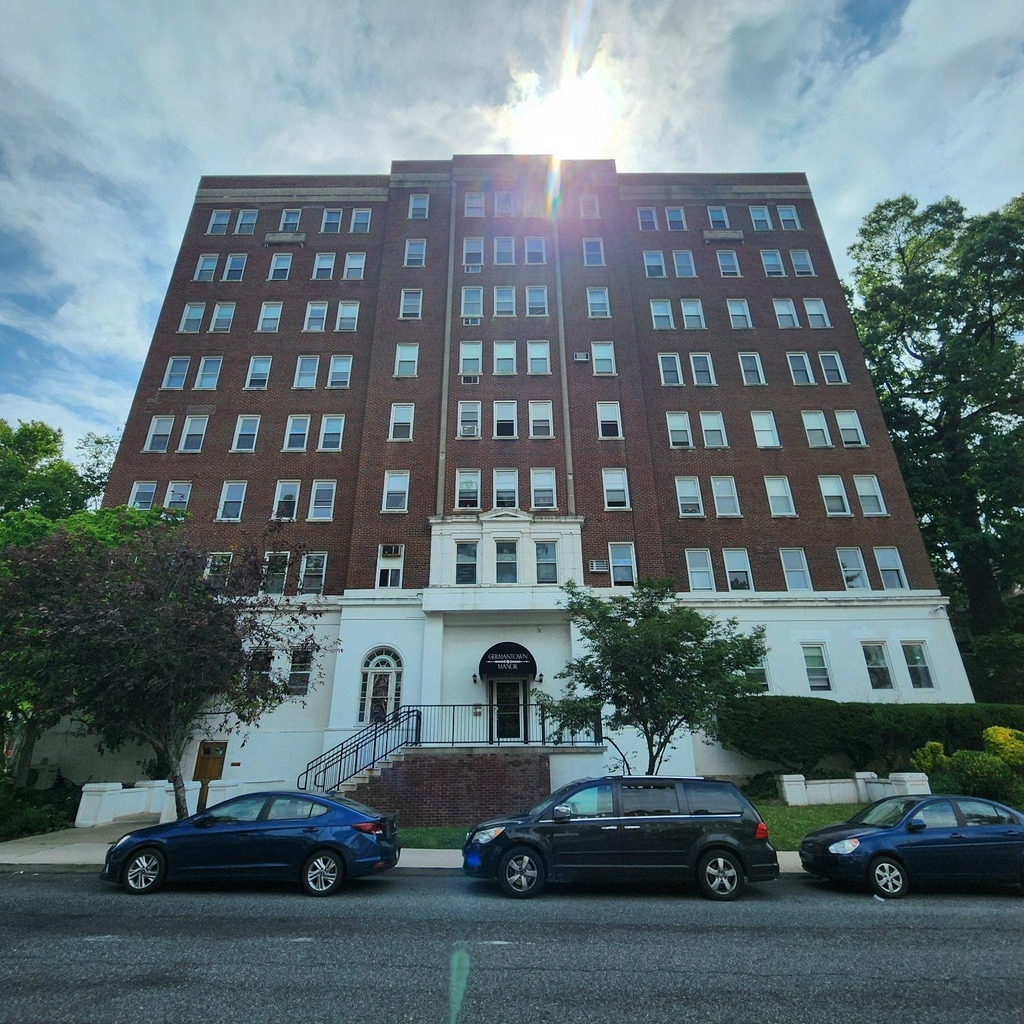 400 Hortter Street N - Photo 0