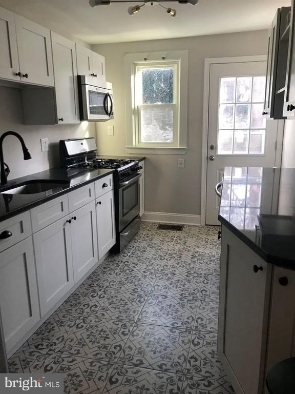 443 Ripka Street - Photo 2
