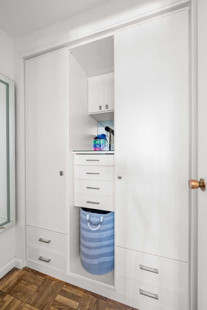 401 East 65th Street - Photo 3