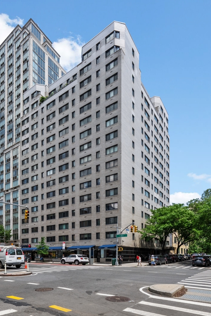 401 East 65th Street - Photo 10