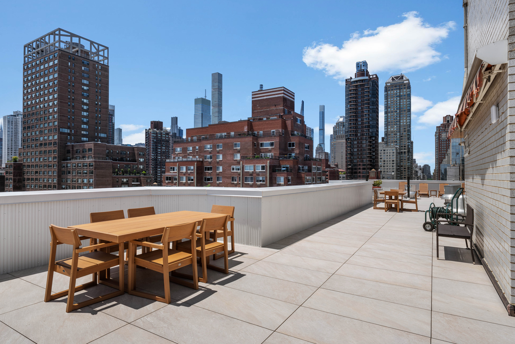 401 East 65th Street - Photo 6