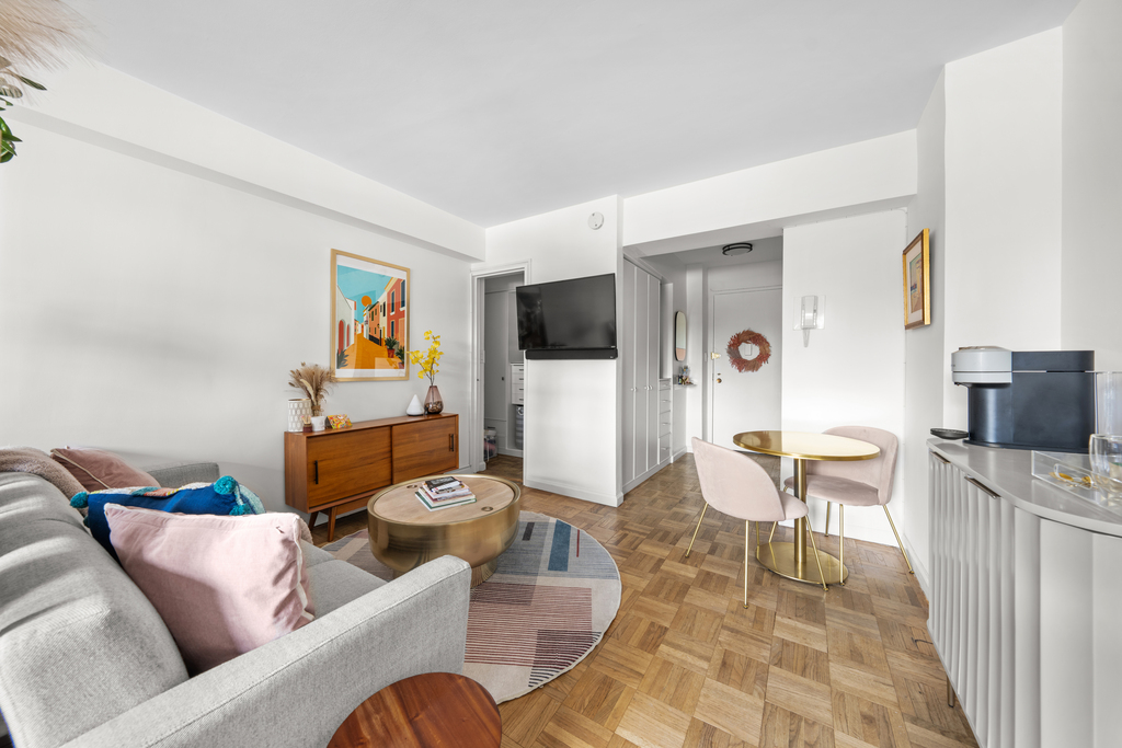 401 East 65th Street - Photo 1
