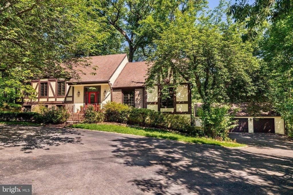 644 Robinson Lane - Photo 0