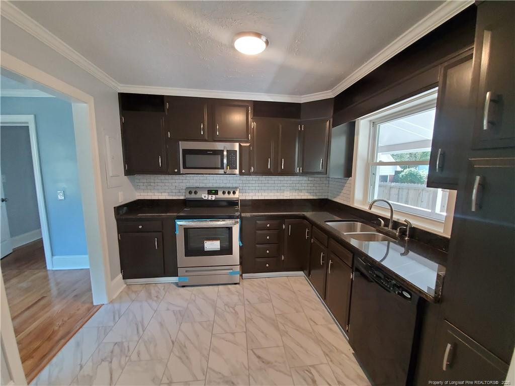 1015 Brook Street - Photo 7