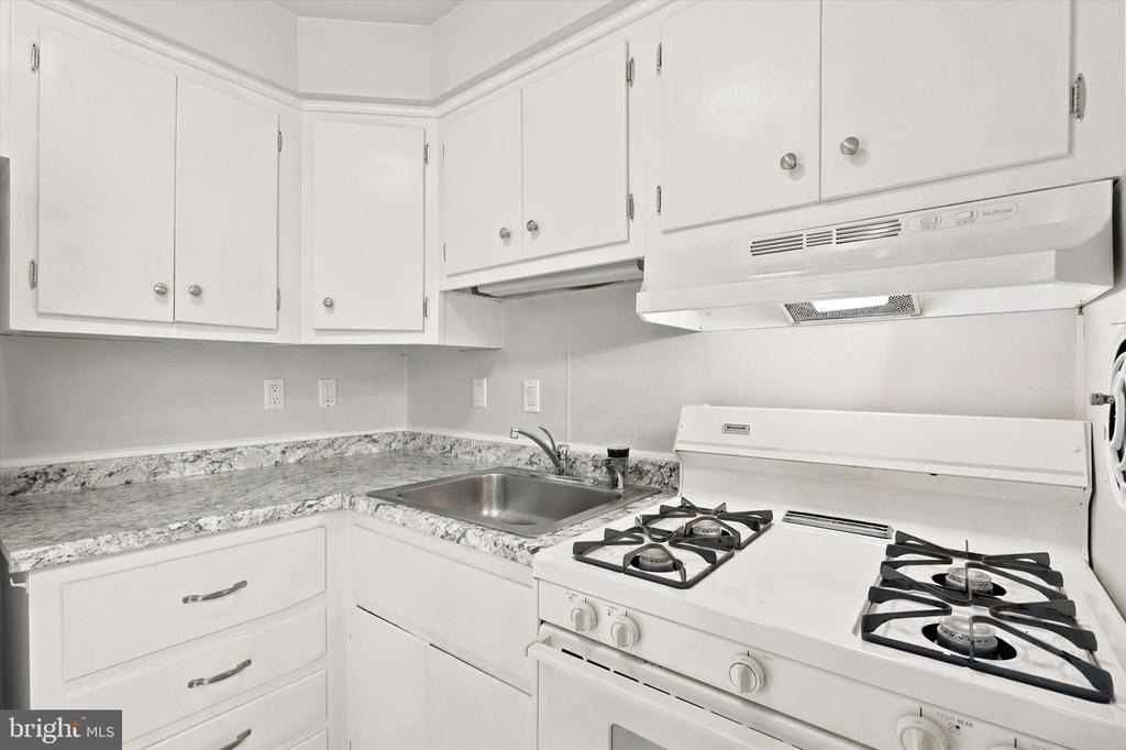 126 4th Avenue - Photo 5