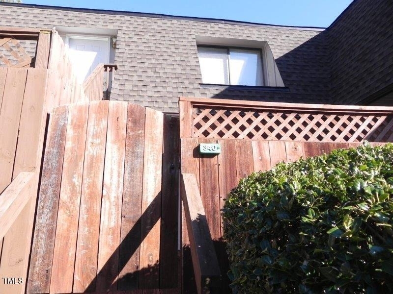 340 Summerwalk Circle - Photo 1