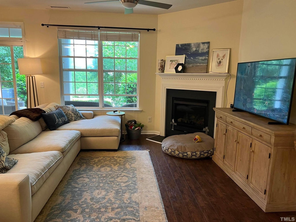 124 Longchamp Lane - Photo 2