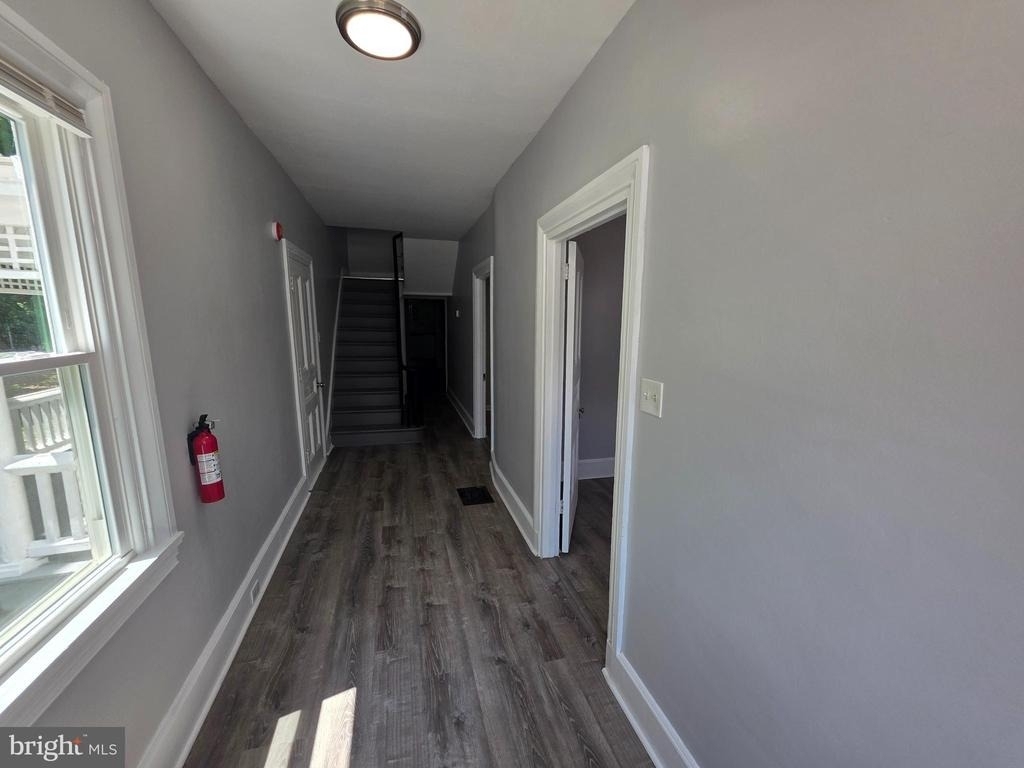 277 E Broadway - Photo 3